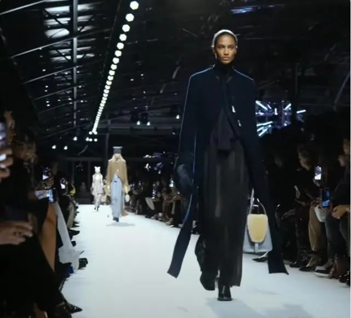 巴黎时装周：中国时尚品牌扬帆出海的新起点